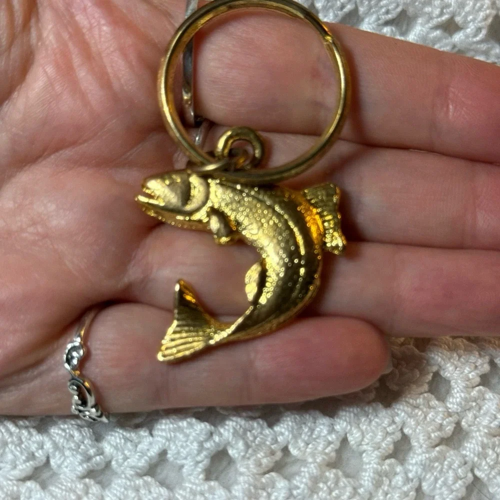 Vintage Unsigned Carp Trout Nautical Fish Keychain‎ Gold Tone